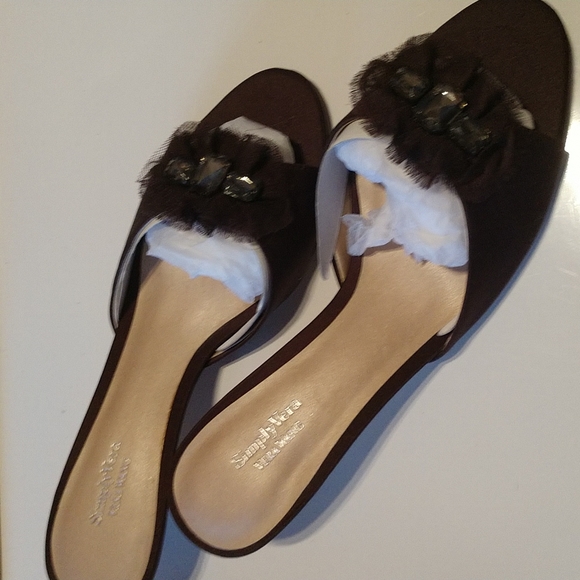 #3 BROWN VERA WANG Velvet, Crystal & Tulle Embellished Peep Toe Kitten Heels NWT - Picture 2 of 5